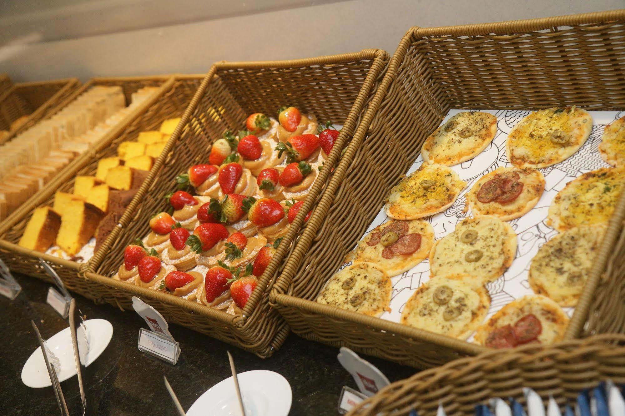 Ibis Feira De Santana Hotel ภายนอก รูปภาพ